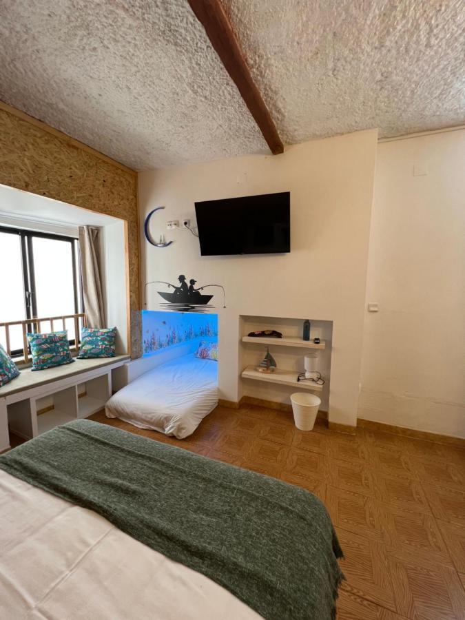 Residencial Mira-Mar Hostel Peniche Buitenkant foto